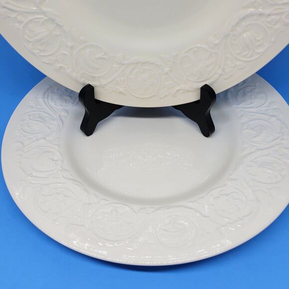 Wedgwood Patrician Embossed Cream 10.5" Dinner Plates Set of 2 - Picture 5 of 13